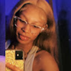 Meet your Posher, Chloe